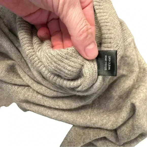 QUINN Cashmere Sweater - Picture 12 of 12